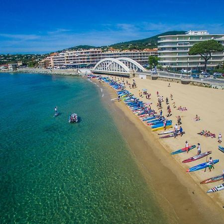 Le Victoria, Centre Ville , Plage Et Parking Gratuit Sainte-Maxime Kültér fotó