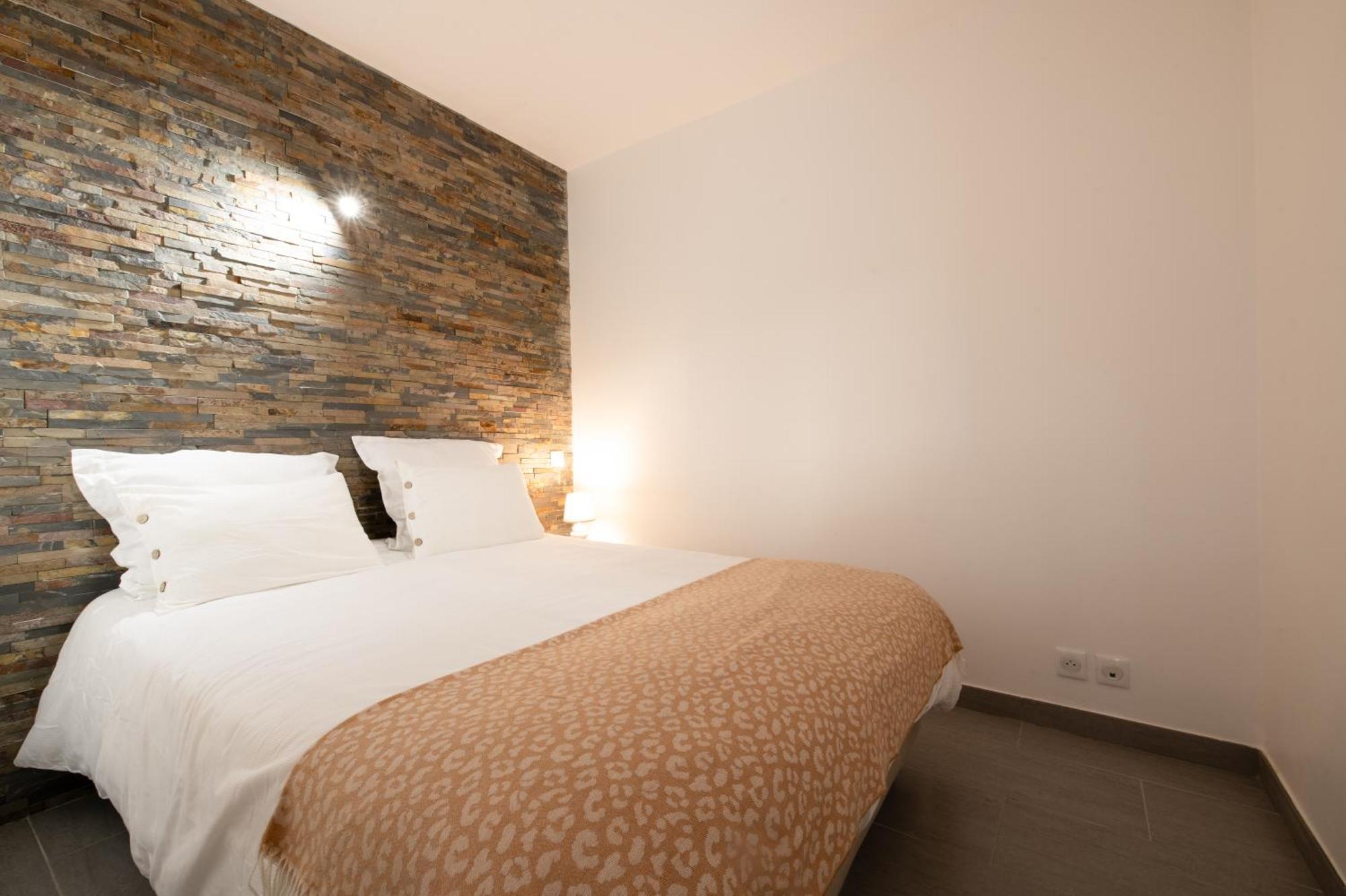 Le Victoria, Centre Ville , Plage Et Parking Gratuit Sainte-Maxime Kültér fotó