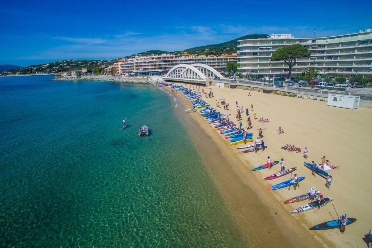 Le Victoria, Centre Ville , Plage Et Parking Gratuit Sainte-Maxime Kültér fotó